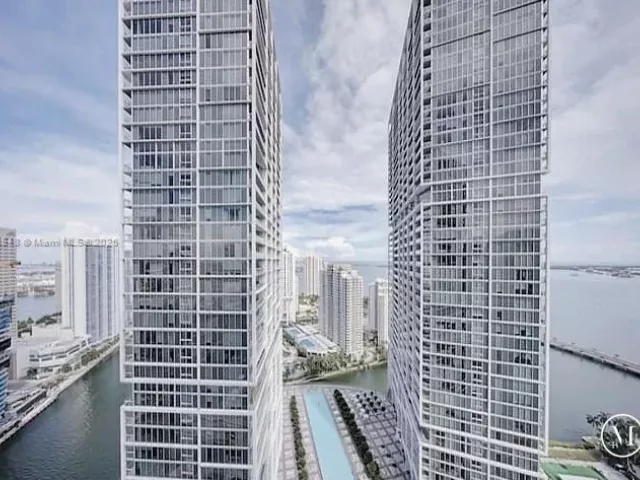 2-bedroom condo for sale in Miami - 485 Brickell Ave 2302 - MondialRealty