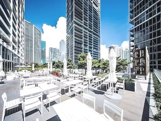 2-bedroom condo for sale in Miami - 485 Brickell Ave 2302 - MondialRealty