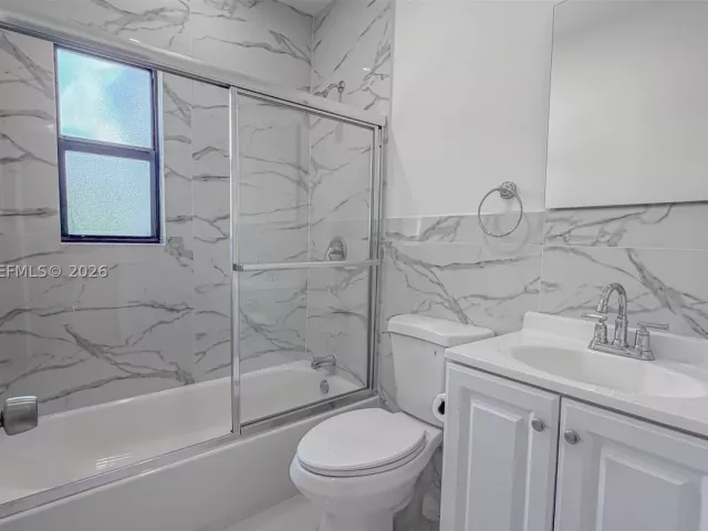 3-bedroom home for sale in Hollywood - 2462 Johnson St - MondialRealty