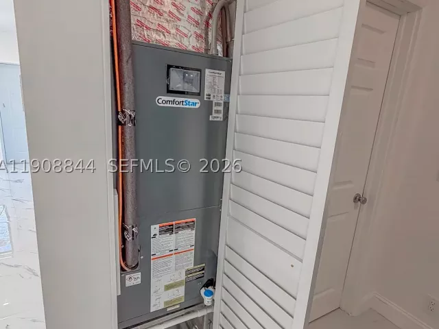 3-bedroom home for sale in Hollywood - 2462 Johnson St - MondialRealty
