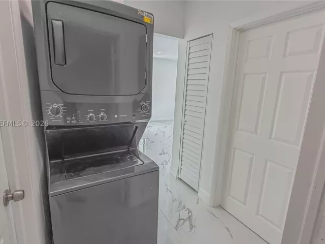 3-bedroom home for sale in Hollywood - 2462 Johnson St - MondialRealty