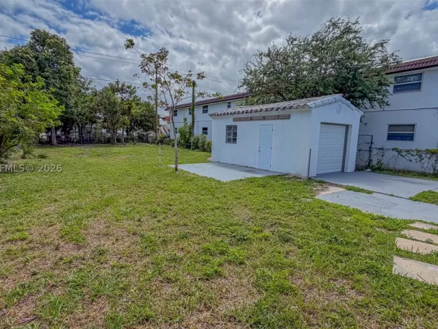 3-bedroom home for sale in Hollywood - 2462 Johnson St - MondialRealty