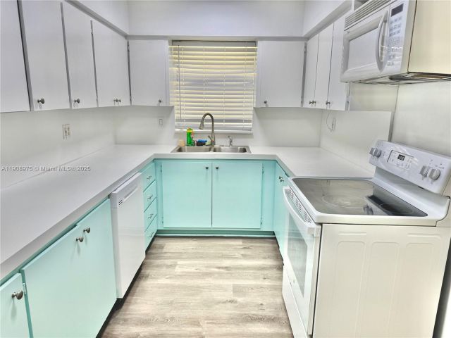 3-bedroom home for rent in Hollywood - 6320 Mayo St - MondialRealty