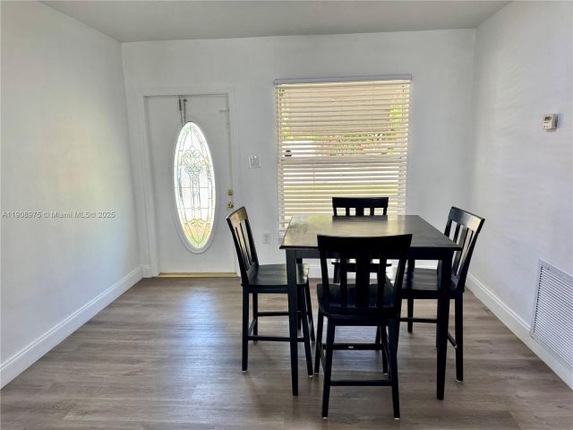 3-bedroom home for rent in Hollywood - 6320 Mayo St - MondialRealty