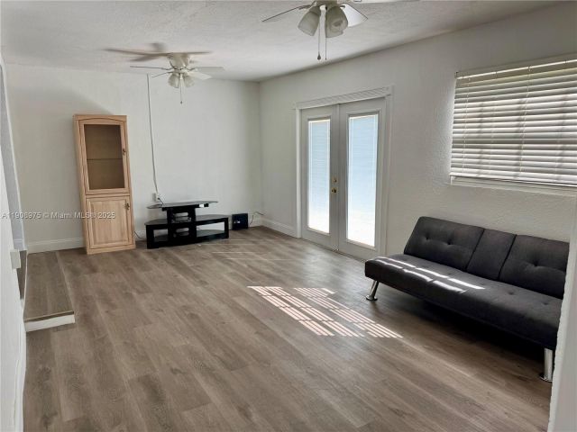 3-bedroom home for rent in Hollywood - 6320 Mayo St - MondialRealty