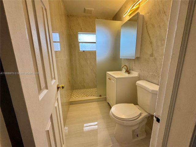 3-bedroom home for rent in Hollywood - 6320 Mayo St - MondialRealty
