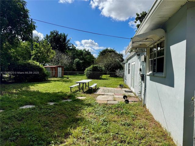 3-bedroom home for rent in Hollywood - 6320 Mayo St - MondialRealty
