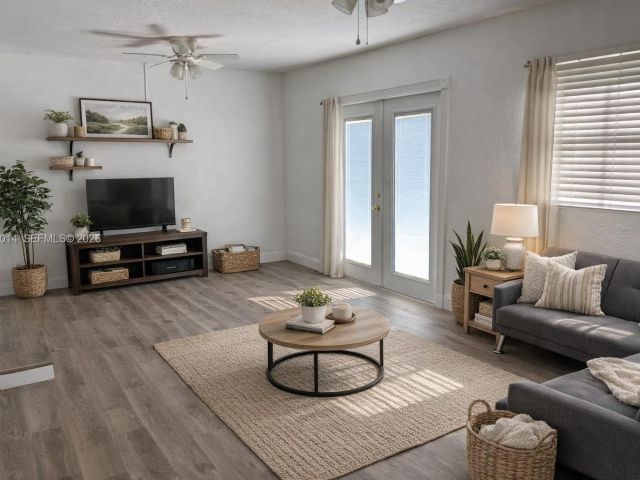 3-bedroom home for sale in Hollywood - 6320 Mayo St - MondialRealty