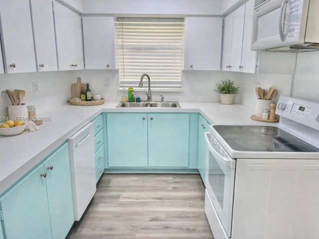 3-bedroom home for sale in Hollywood - 6320 Mayo St - MondialRealty