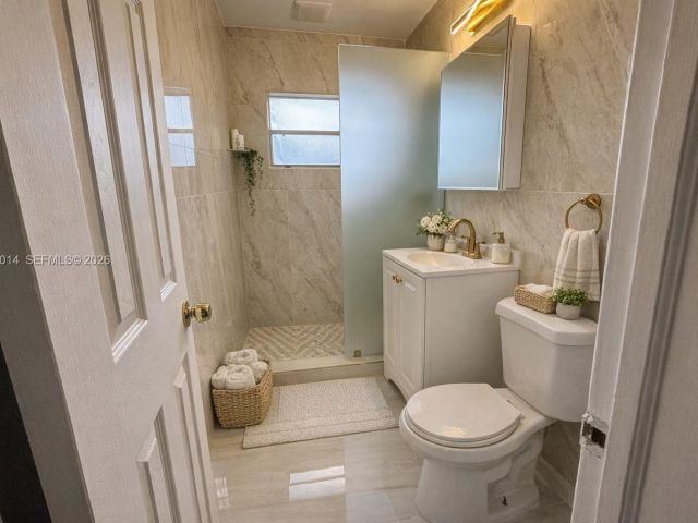 3-bedroom home for sale in Hollywood - 6320 Mayo St - MondialRealty