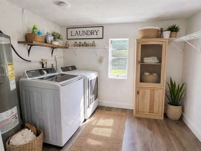 3-bedroom home for sale in Hollywood - 6320 Mayo St - MondialRealty