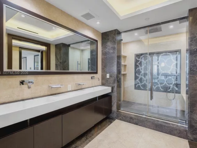 3-bedroom condo for sale in Bal Harbour - 9705 Collins Ave 1001N - MondialRealty