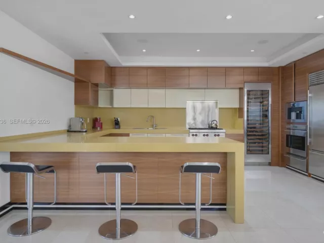 3-bedroom condo for sale in Bal Harbour - 9705 Collins Ave 1001N - MondialRealty