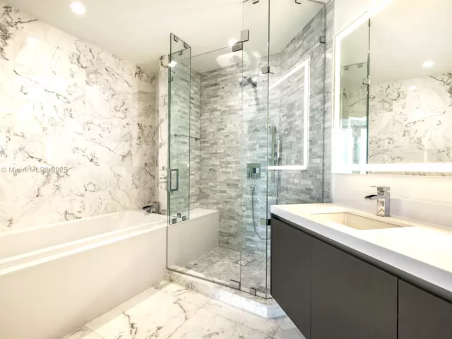 2-bedroom condo for sale in Miami - 851 NE 1st Ave 2303 - MondialRealty