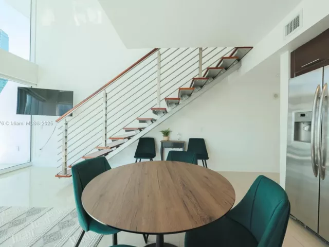 2-bedroom condo for rent in Miami - 41 SE 5th St 1217 - MondialRealty