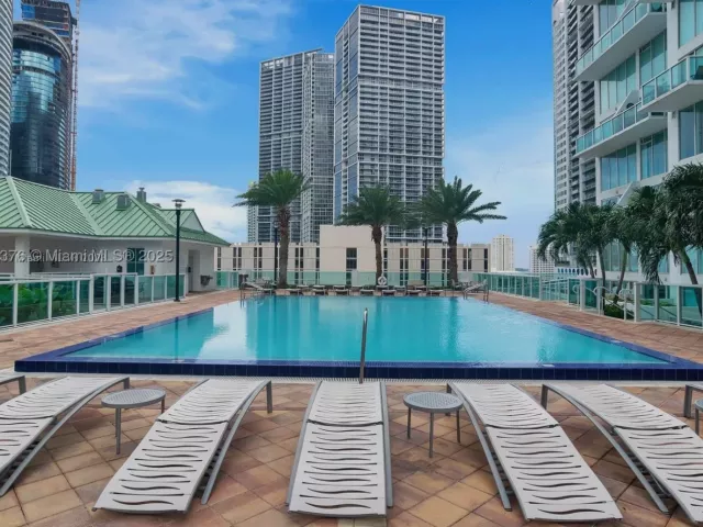 2-bedroom condo for rent in Miami - 41 SE 5th St 1217 - MondialRealty