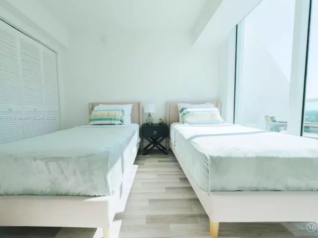 2-bedroom condo for rent in Miami - 41 SE 5th St 1217 - MondialRealty