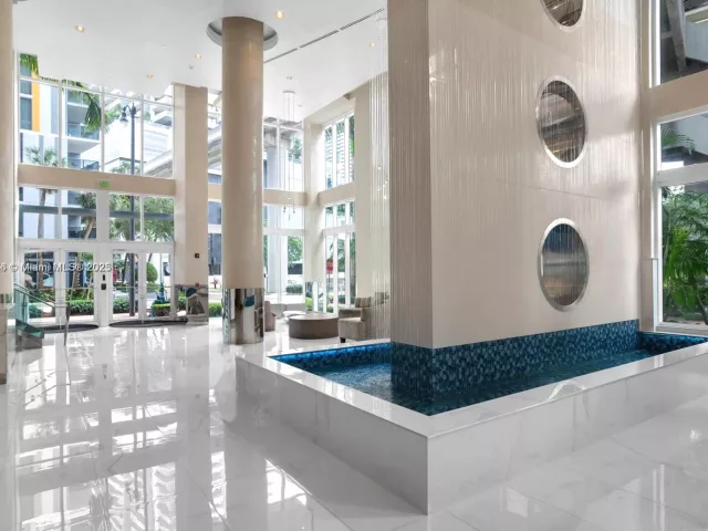 2-bedroom condo for rent in Miami - 41 SE 5th St 1217 - MondialRealty