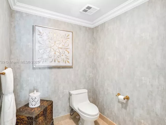 3-bedroom condo for sale in Aventura - 20201 E Country Club Dr 1903 - MondialRealty
