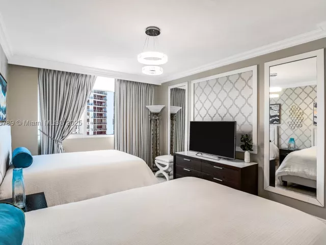 3-bedroom condo for sale in Aventura - 20201 E Country Club Dr 1903 - MondialRealty