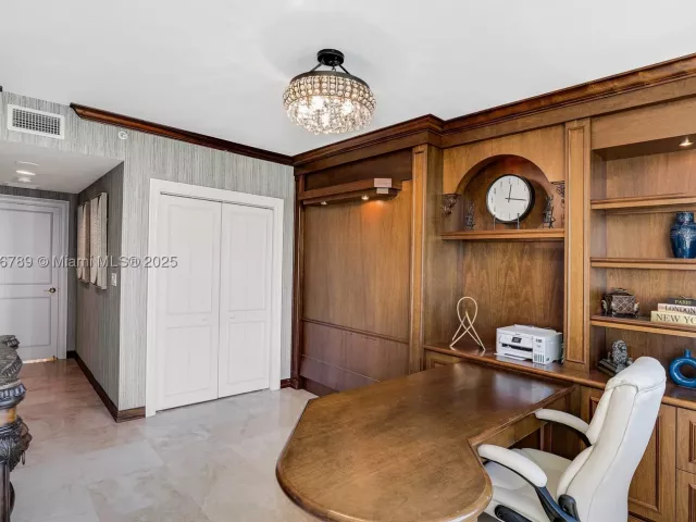 3-bedroom condo for sale in Aventura - 20201 E Country Club Dr 1903 - MondialRealty