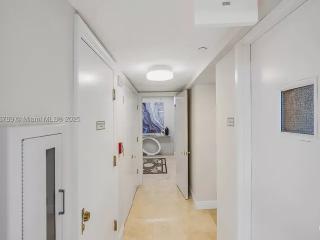 3-bedroom condo for sale in Aventura - 20201 E Country Club Dr 1903 - MondialRealty