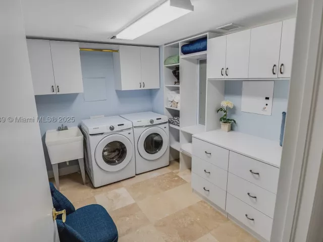 3-bedroom condo for sale in Aventura - 20201 E Country Club Dr 1903 - MondialRealty