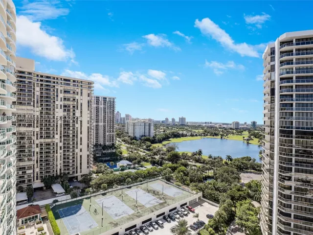 3-bedroom condo for sale in Aventura - 20201 E Country Club Dr 1903 - MondialRealty
