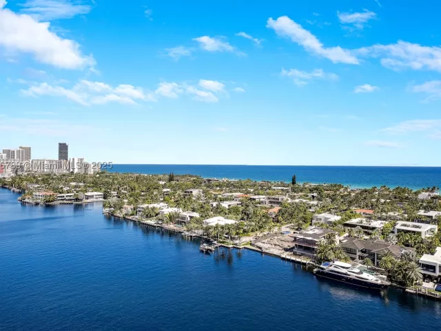 3-bedroom condo for sale in Aventura - 20201 E Country Club Dr 1903 - MondialRealty