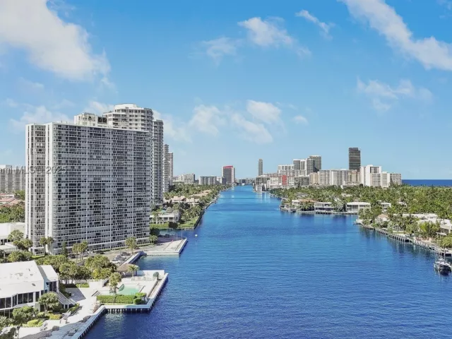 3-bedroom condo for sale in Aventura - 20201 E Country Club Dr 1903 - MondialRealty