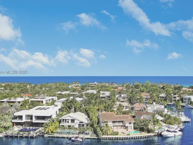 3-bedroom condo for sale in Aventura - 20201 E Country Club Dr 1903 - MondialRealty