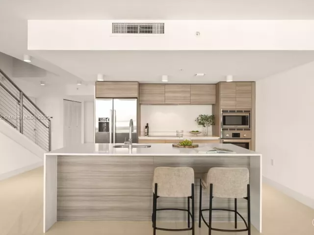 3-bedroom condo for rent in Miami Beach - 6620 Indian Creek Dr 713 - MondialRealty