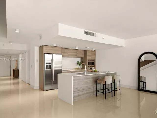 3-bedroom condo for rent in Miami Beach - 6620 Indian Creek Dr 713 - MondialRealty