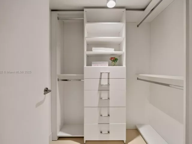 3-bedroom condo for rent in Miami Beach - 6620 Indian Creek Dr 713 - MondialRealty