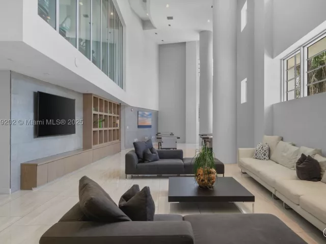 3-bedroom condo for rent in Miami Beach - 6620 Indian Creek Dr 713 - MondialRealty