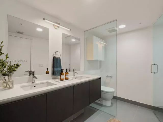 3-bedroom condo for rent in Miami Beach - 6620 Indian Creek Dr 713 - MondialRealty