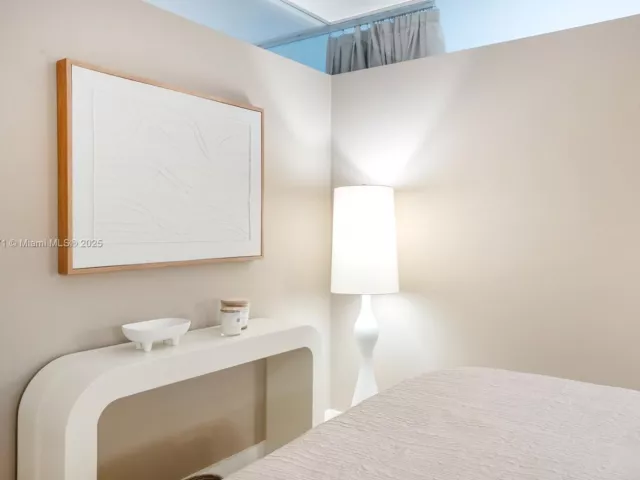 condo for rent in Miami Beach - 2301 Collins Ave 836 - MondialRealty