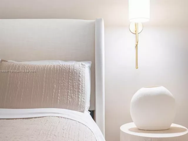 condo for rent in Miami Beach - 2301 Collins Ave 836 - MondialRealty