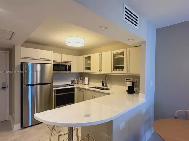 condo for rent in Miami Beach - 2301 Collins Ave 836 - MondialRealty