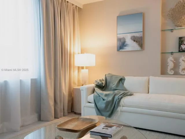 condo for rent in Miami Beach - 2301 Collins Ave 836 - MondialRealty