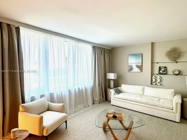 condo for rent in Miami Beach - 2301 Collins Ave 836 - MondialRealty