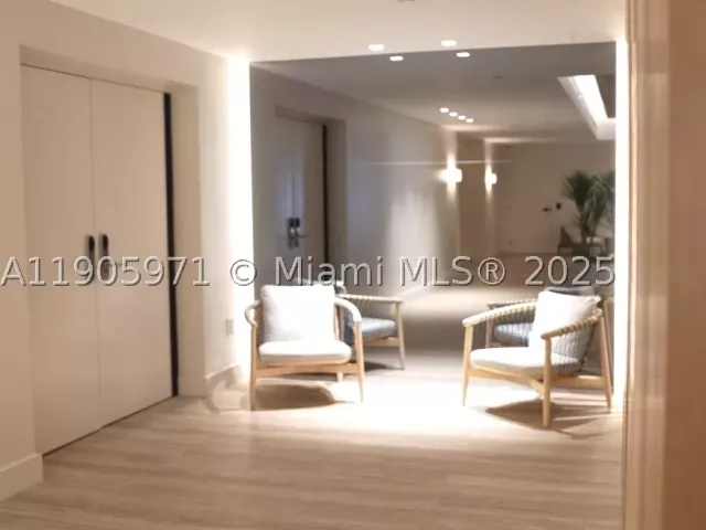 condo for rent in Miami Beach - 2301 Collins Ave 836 - MondialRealty