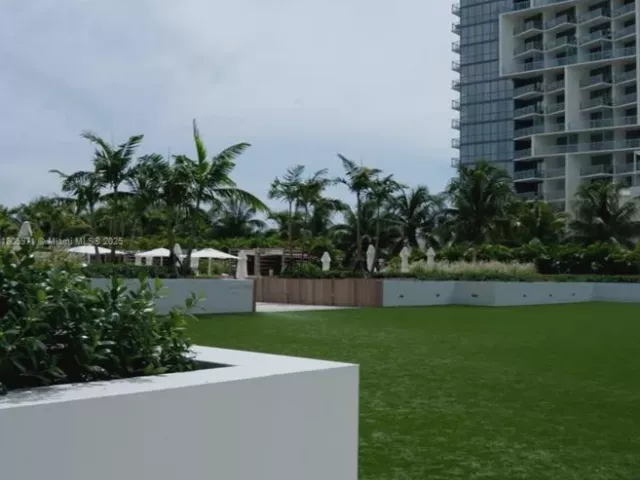 condo for rent in Miami Beach - 2301 Collins Ave 836 - MondialRealty