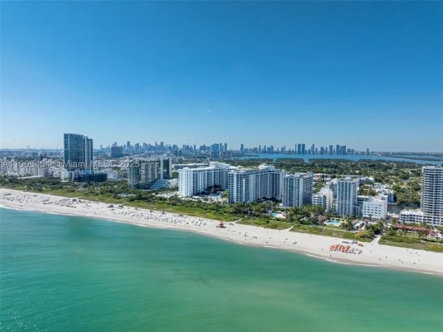 2-bedroom condo for sale in Miami Beach - 2301 Collins Ave 1414/1415 - MondialRealty