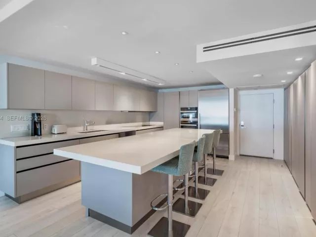 2-bedroom condo for sale in Miami Beach - 2301 Collins Ave 1414/1415 - MondialRealty