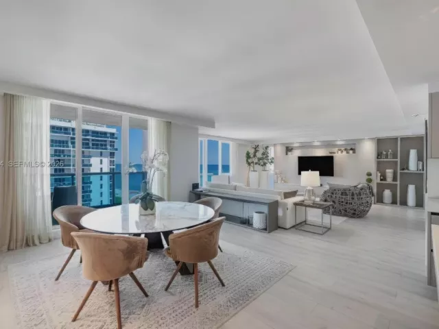 2-bedroom condo for sale in Miami Beach - 2301 Collins Ave 1414/1415 - MondialRealty