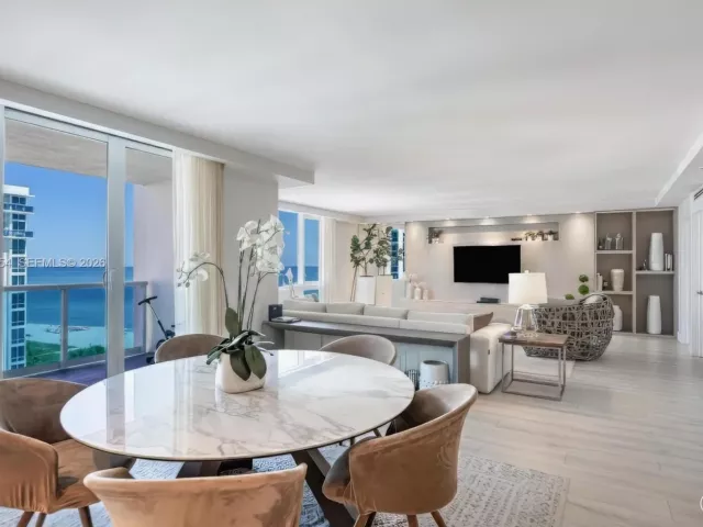 2-bedroom condo for sale in Miami Beach - 2301 Collins Ave 1414/1415 - MondialRealty