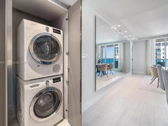 2-bedroom condo for sale in Miami Beach - 2301 Collins Ave 1414/1415 - MondialRealty