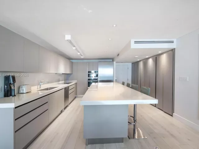 2-bedroom condo for sale in Miami Beach - 2301 Collins Ave 1414/1415 - MondialRealty