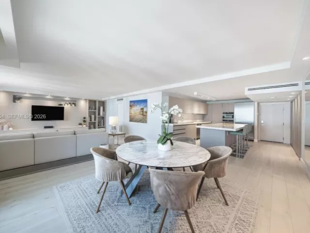 2-bedroom condo for sale in Miami Beach - 2301 Collins Ave 1414/1415 - MondialRealty